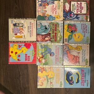Vintage golden books. Sesame Street, and 1 Richard scarry’s book. 10 books